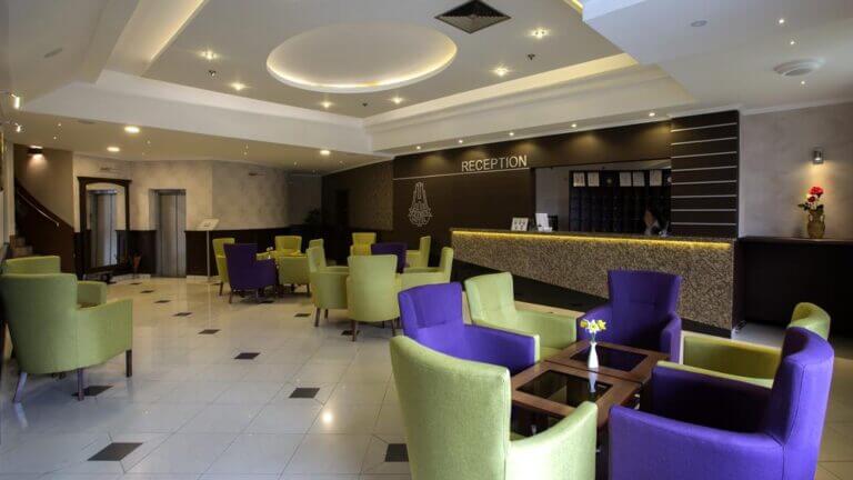 FOTO-3-Recepcija-IZVOR-booking.com_-768x432