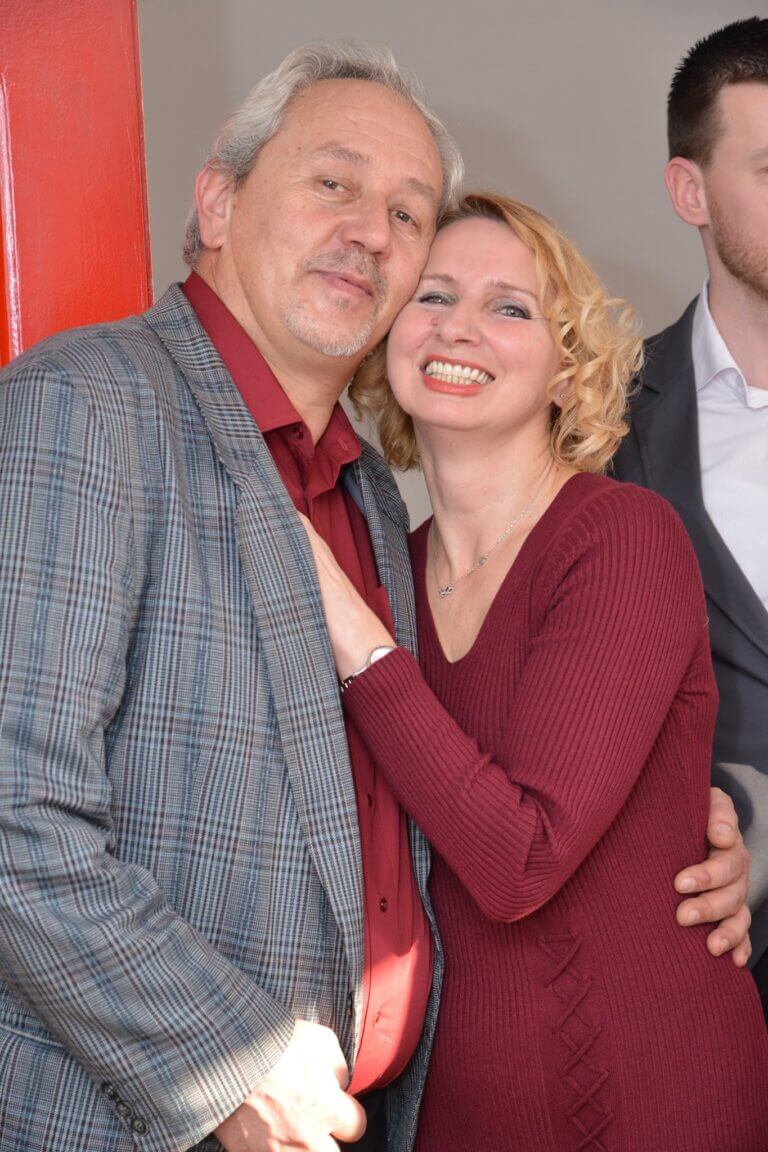 Foto-3-Dejan-i-Biljana-IZVOR-Fejsbuk-profil-Dejana-Stanisavljevića-768x1152